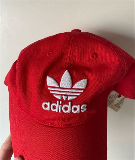 bone adidas originals vermelho